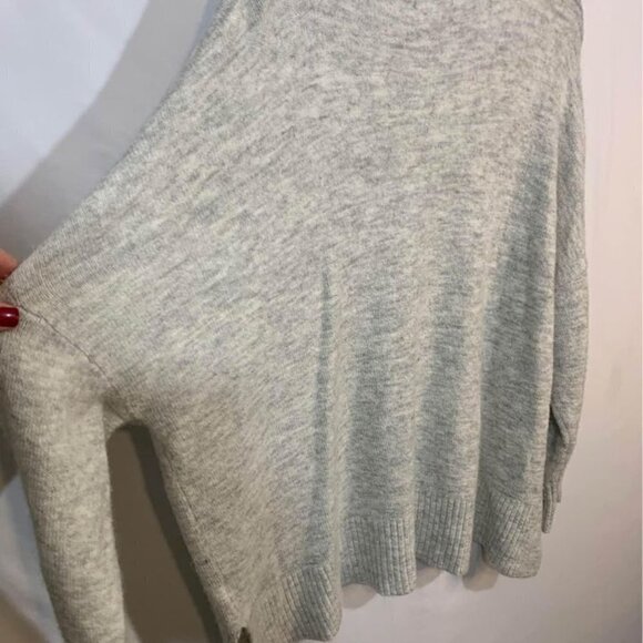 𝅺WOMAN’S oversized gray sweater. Size 2x crew Neck. Split hem. Soft and … - Picture 9 of 10